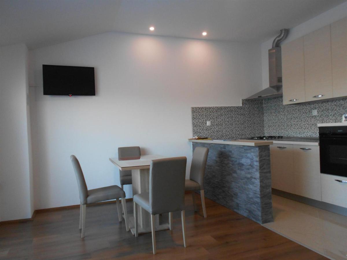 Apartment Cherry Kaštela エクステリア 写真